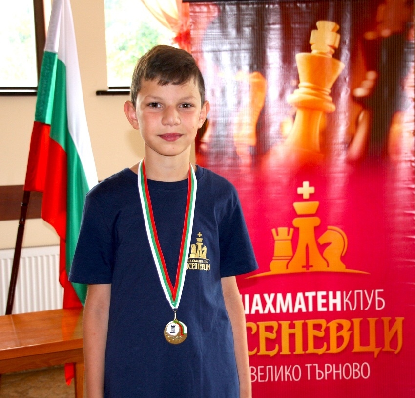 Теодор Тутеков от ШК „Асеневци” е шампион на България по ускорен шахмат